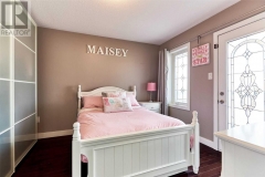 Real Estate -   72 HANDLEY CRES, Ajax, Ontario - 